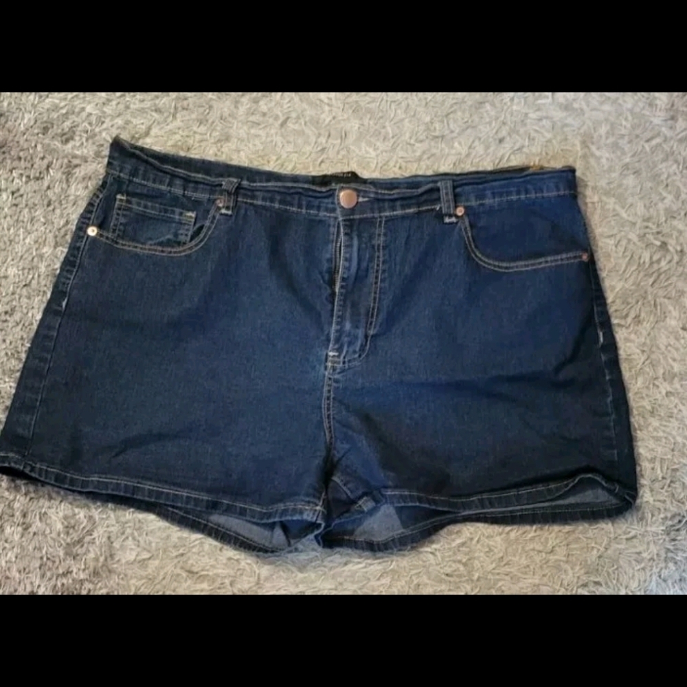 FOREVER 21 Women's Dark Wash Denim Shorts Size 18